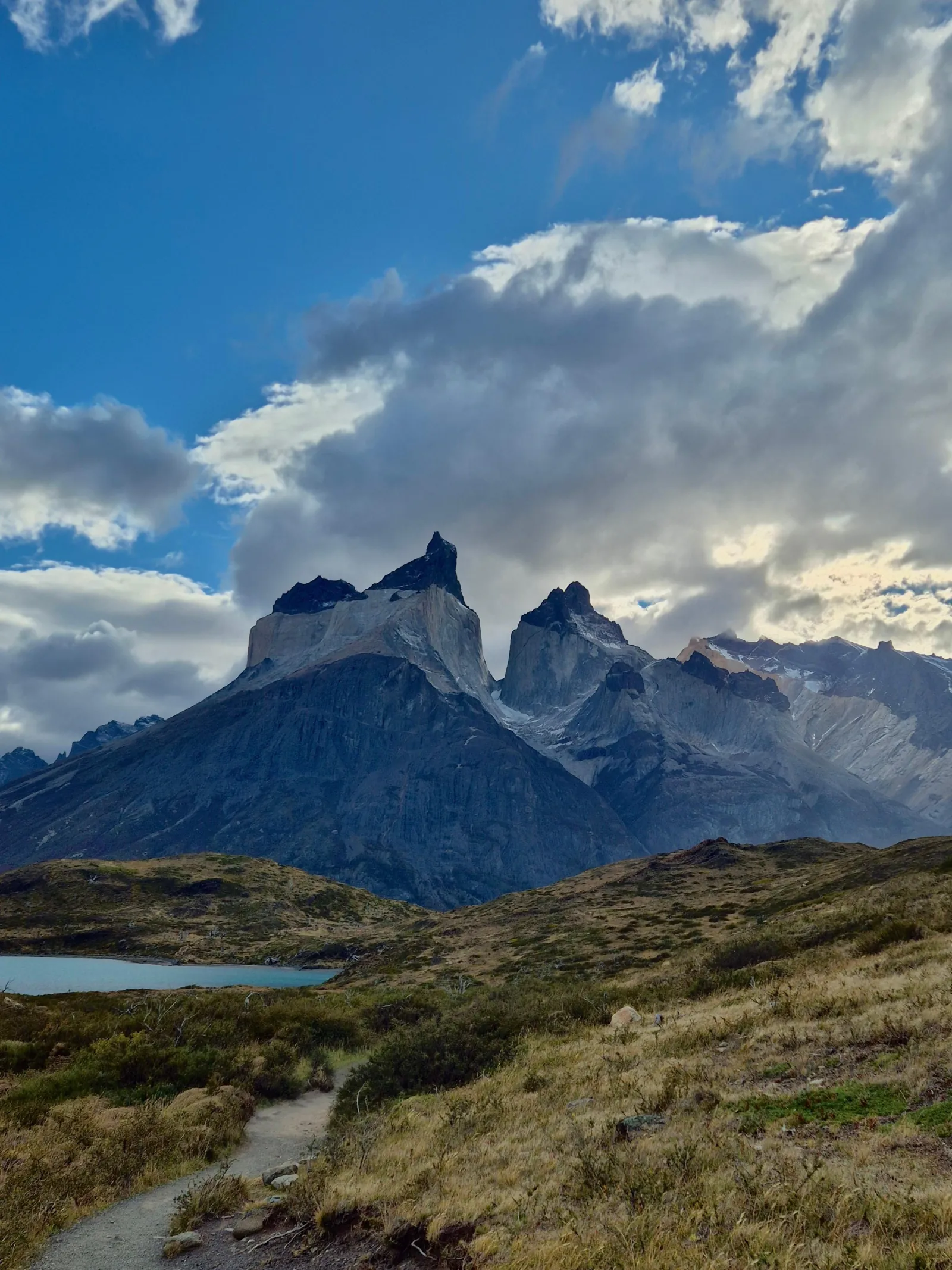 Trail toward the Cuernos del Paine above a small lake