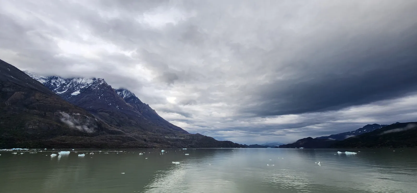 Storm clouds over Lago Grey